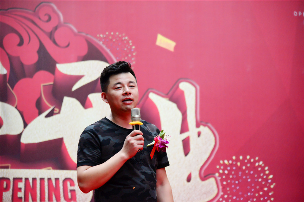 来高新阿龙哥撸串串吃海鲜喝啤酒快意人生