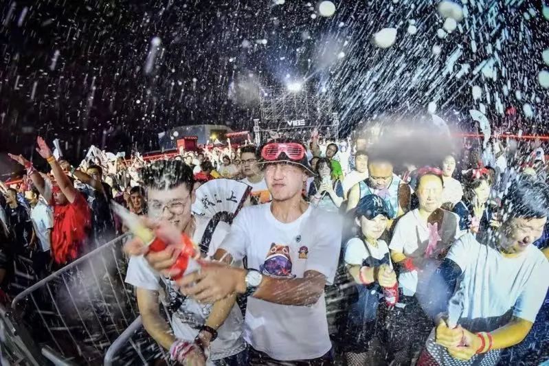 百威vibe电音节门票免费送!电波酷玩派对,嗨翻长沙!