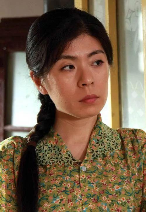 后来李蓓蕾也有解释说:董妈妈是我的贵人,那部戏就是她来选演员的,而