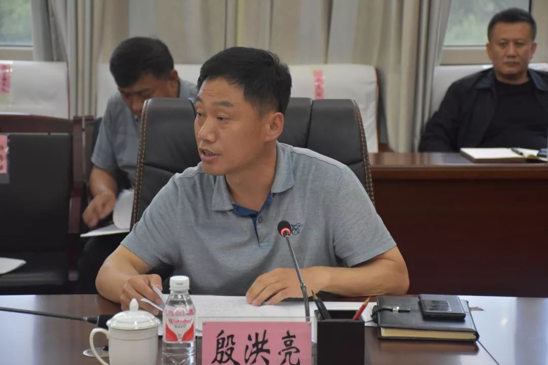 殷洪亮就我市农村饮水安全工程建设当前面临的重要工作项目作分工并对