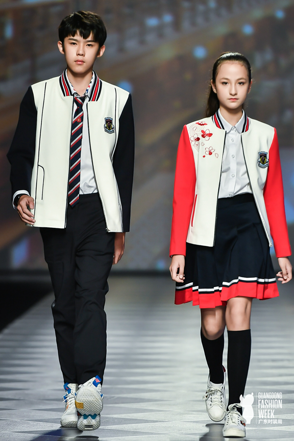 望子成龙子子成龙校园新品发布秀用东方审美展现出别样的优雅