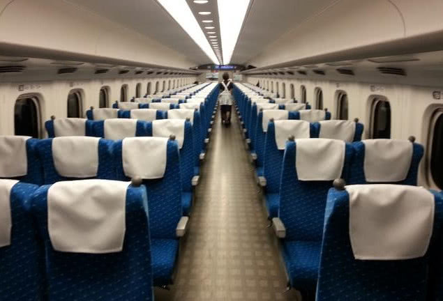 中国游客乘坐日本高铁上车后直言这与我们的高铁怎么不同