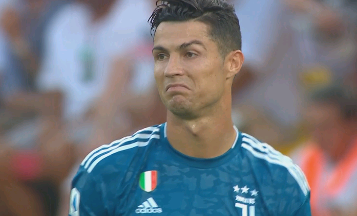 争议!c罗新赛季首球被var吹掉,疯狂庆祝空欢喜,无奈苦笑抗议