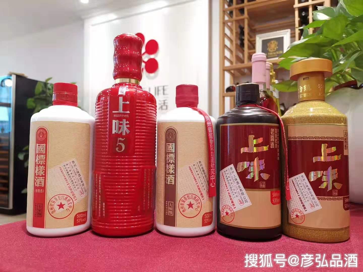 酱香型白酒研究中心)研制出品的酱香标准级酒,分为三年陈酱,五年醇酱