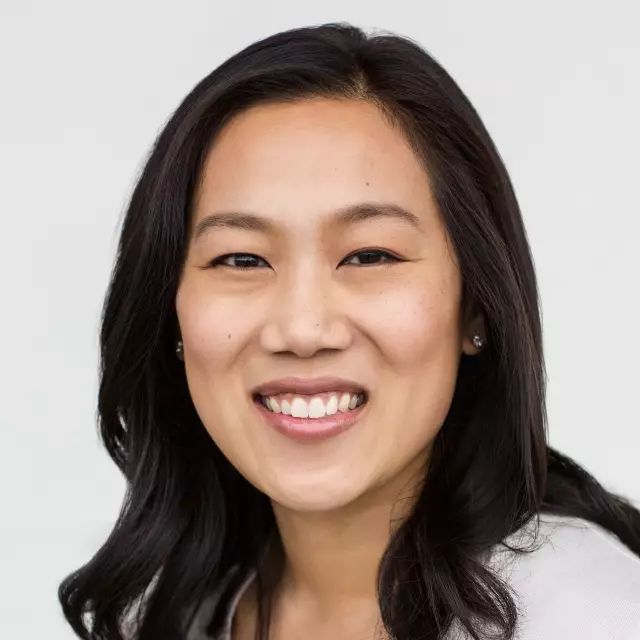 扎克伯格妻子泪崩节目现场初到哈佛时我觉得自己不属于那里我是个失败