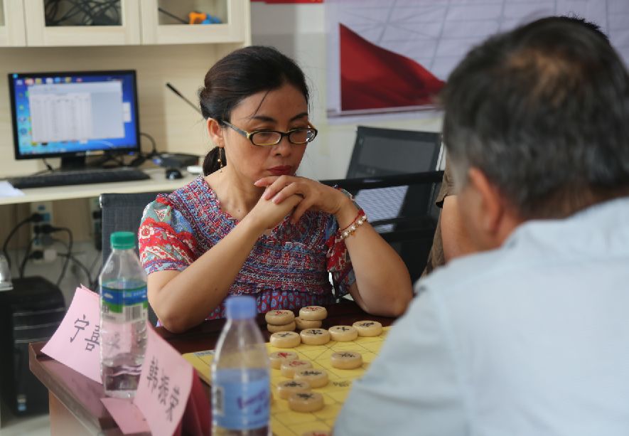 楚河汉界捉对厮杀万载棋王选拔赛拉开帷幕