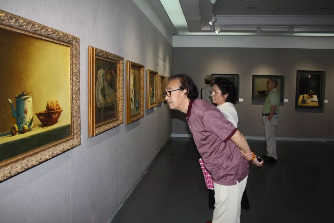 艺术动态境象西东谭波油画展在大连美术馆开幕