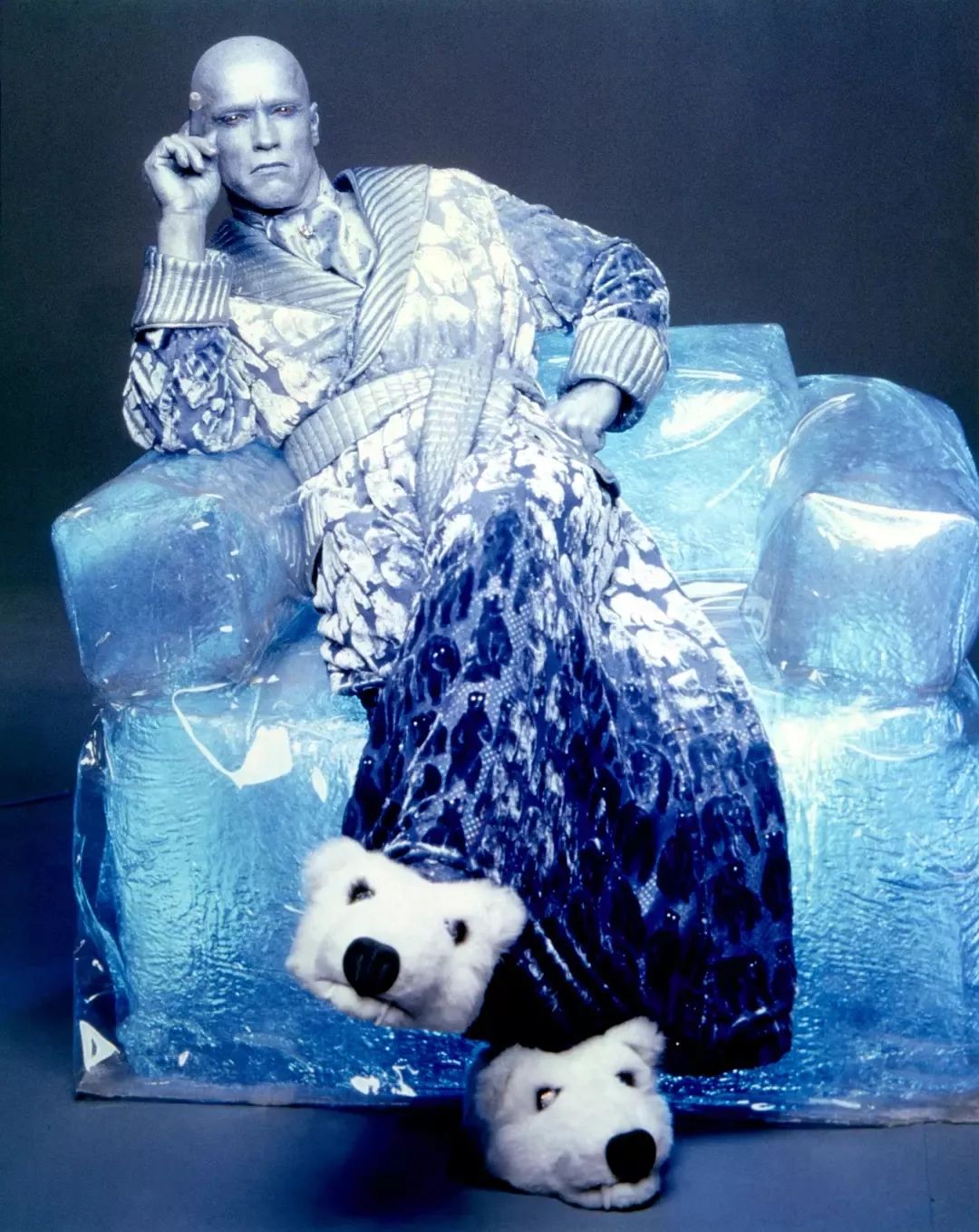 虽然秃了但我又帅又强