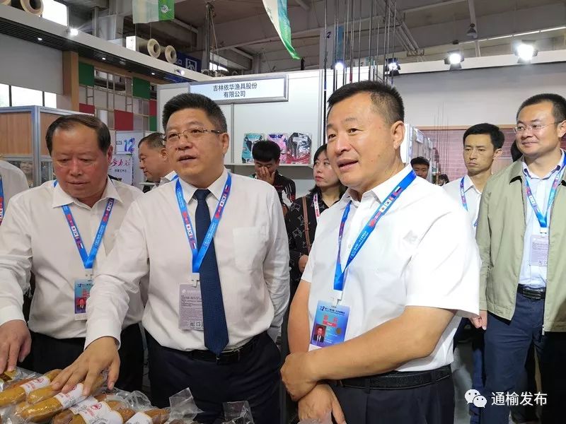 新闻市领导到我县展位巡馆