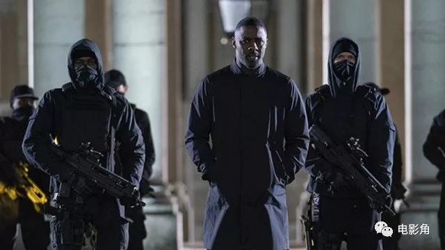 重大缺陷就是伊德瑞斯·艾尔巴饰演的反派布里克斯顿其实是一个纸老虎