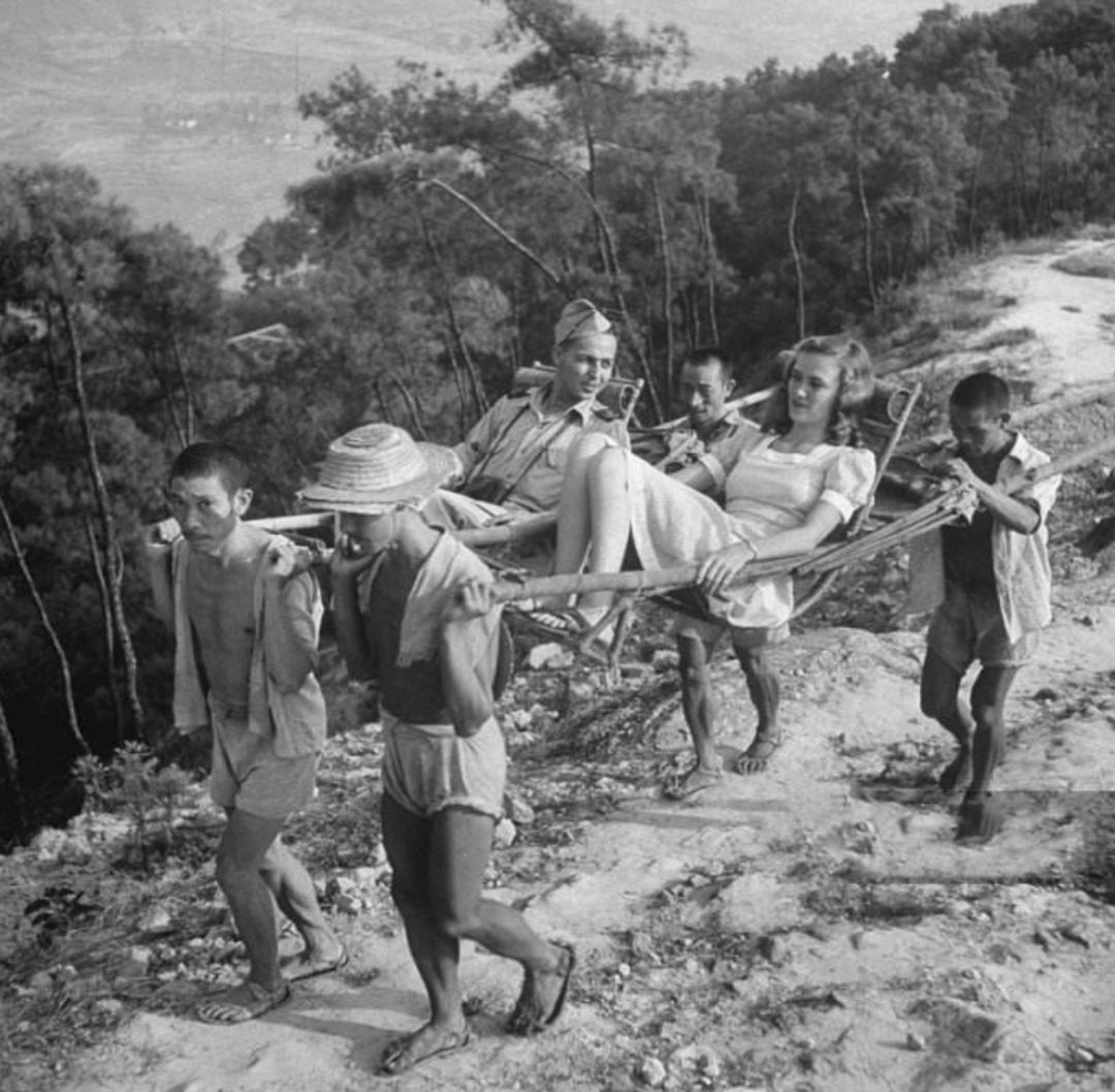 龙门阵 | 爬山累,两根竹竿带你飞!_滑竿