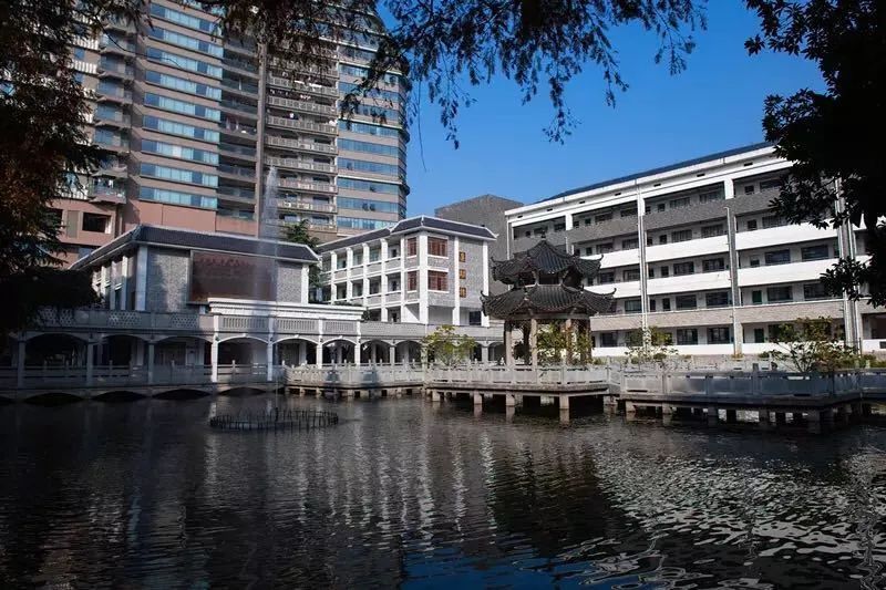 明德华兴中学教育阳光服务站戳进来了解一下