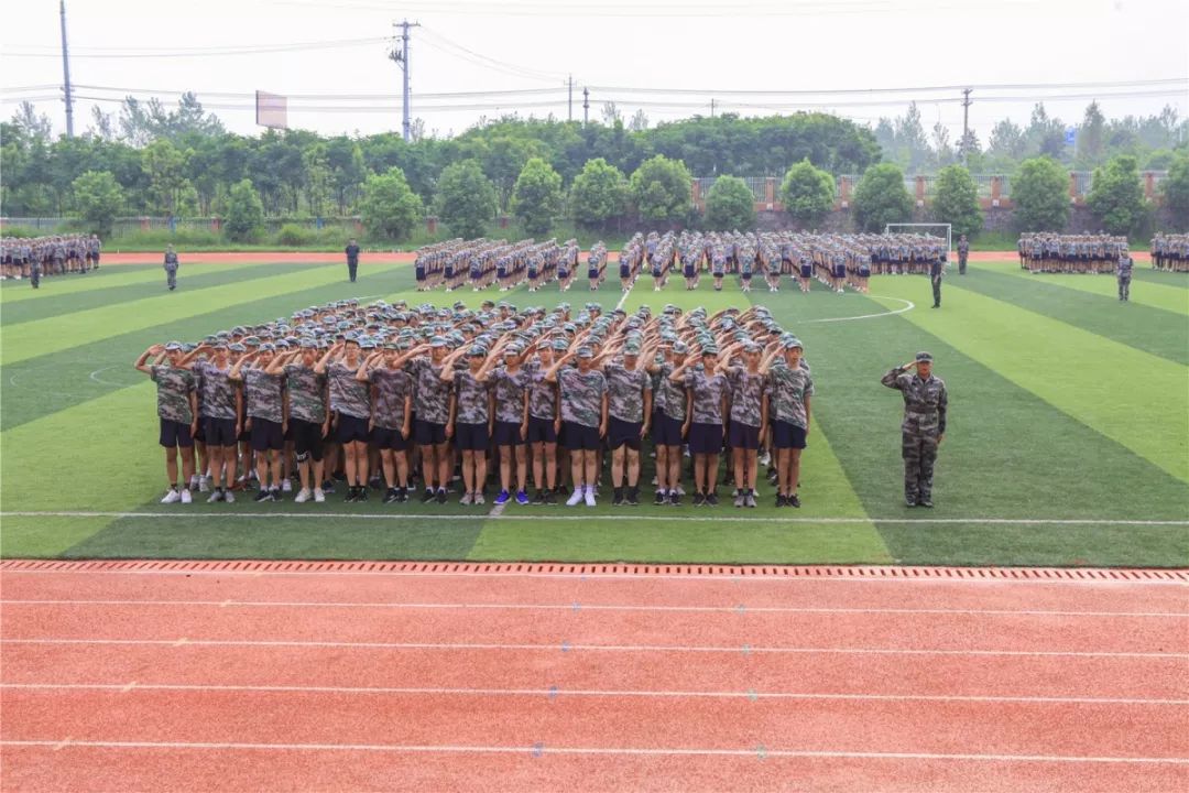 校园资讯南陵中学军训班级集结完毕请检阅