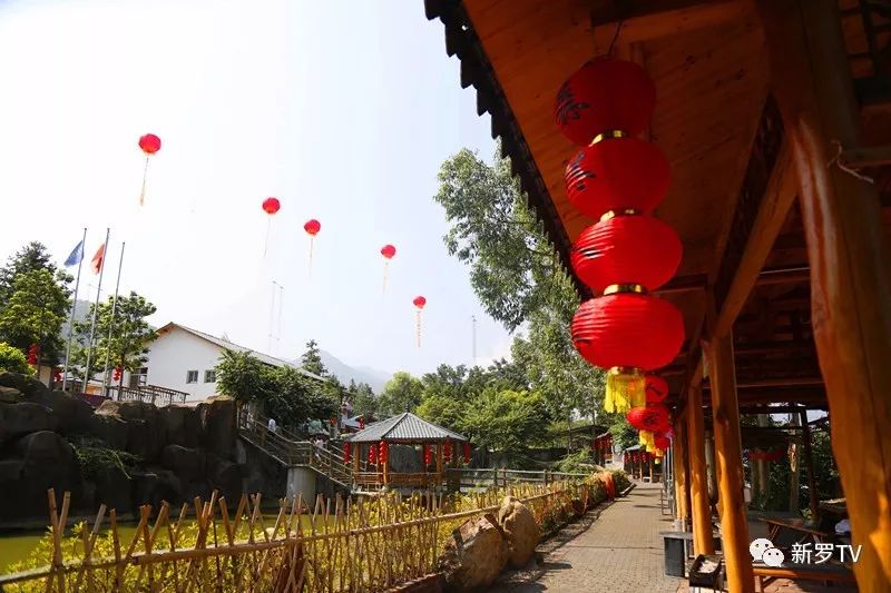 奇迈岚光休闲山庄总经理苏毅告诉记者:"在转产转岗过程中,我们也碰到