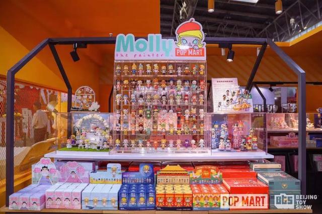 盲盒的诱惑:4个月花20万买玩具,他们怎么把泡泡玛特买