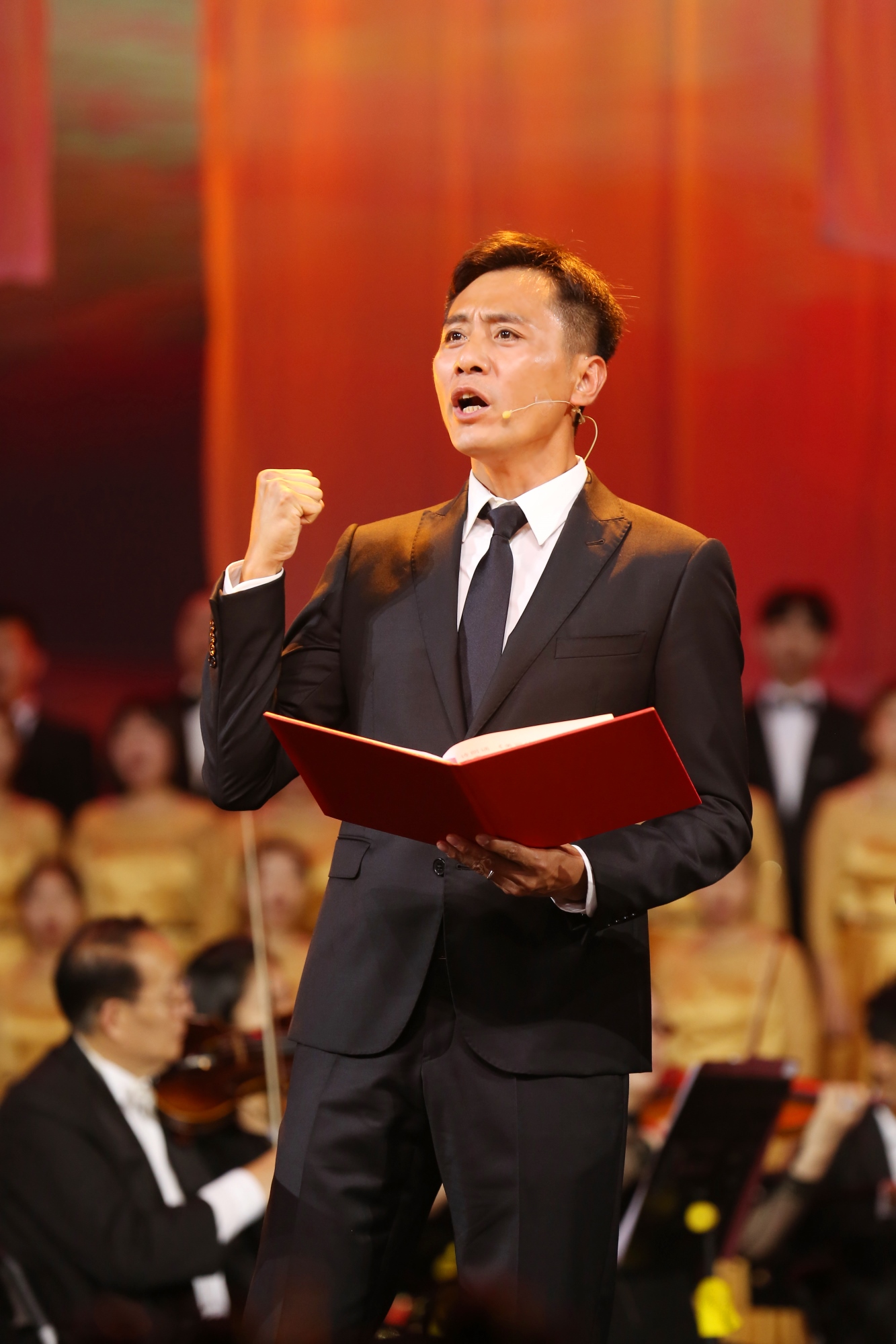 电视剧《在远方》以刘烨饰演的姚远为主线,讲述了他从一个底层快递员