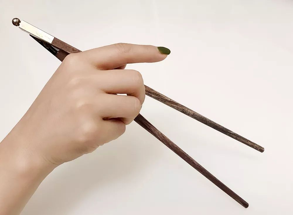 拿筷子的姿势决定你的个性80的人都不会拿筷子快来康康你拿对了吗