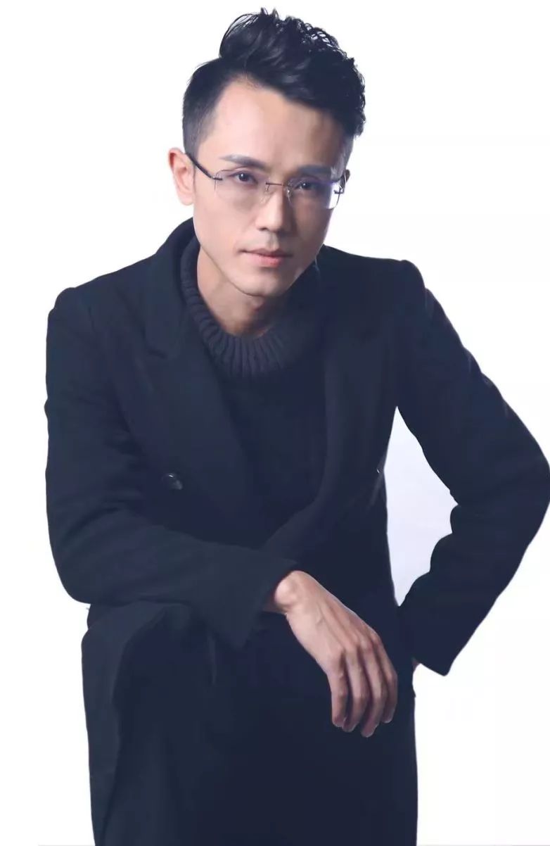 马如龙:甘肃金牌音乐制作人,影视导演,歌手,演员.