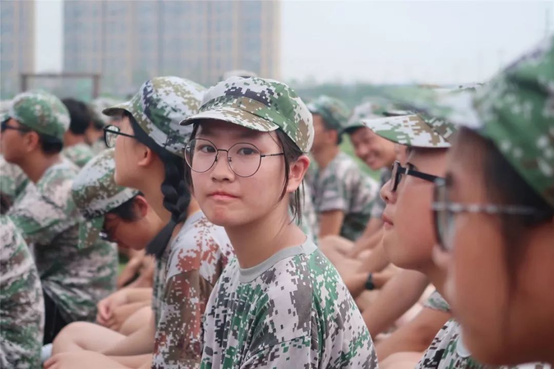 校园资讯南陵中学军训班级集结完毕请检阅