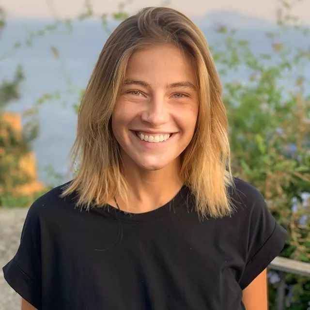 她在国际知名dj制作人中代表着一笑倾城和职业假笑