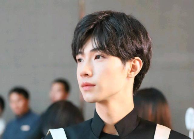 陈情令剧组大火后宋继扬被晒浴缸照片经纪人行为引不满