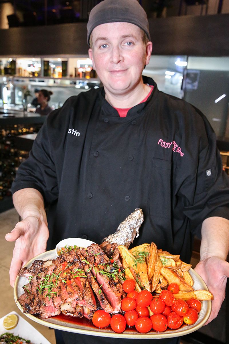 tomahawk steak战斧牛排店里没有特别固定的菜单,菜品也会根据当季最