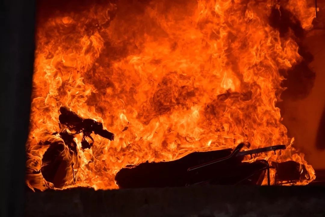 又一起电动车充电起火致4级伤残这一次房东租客赔了110多万