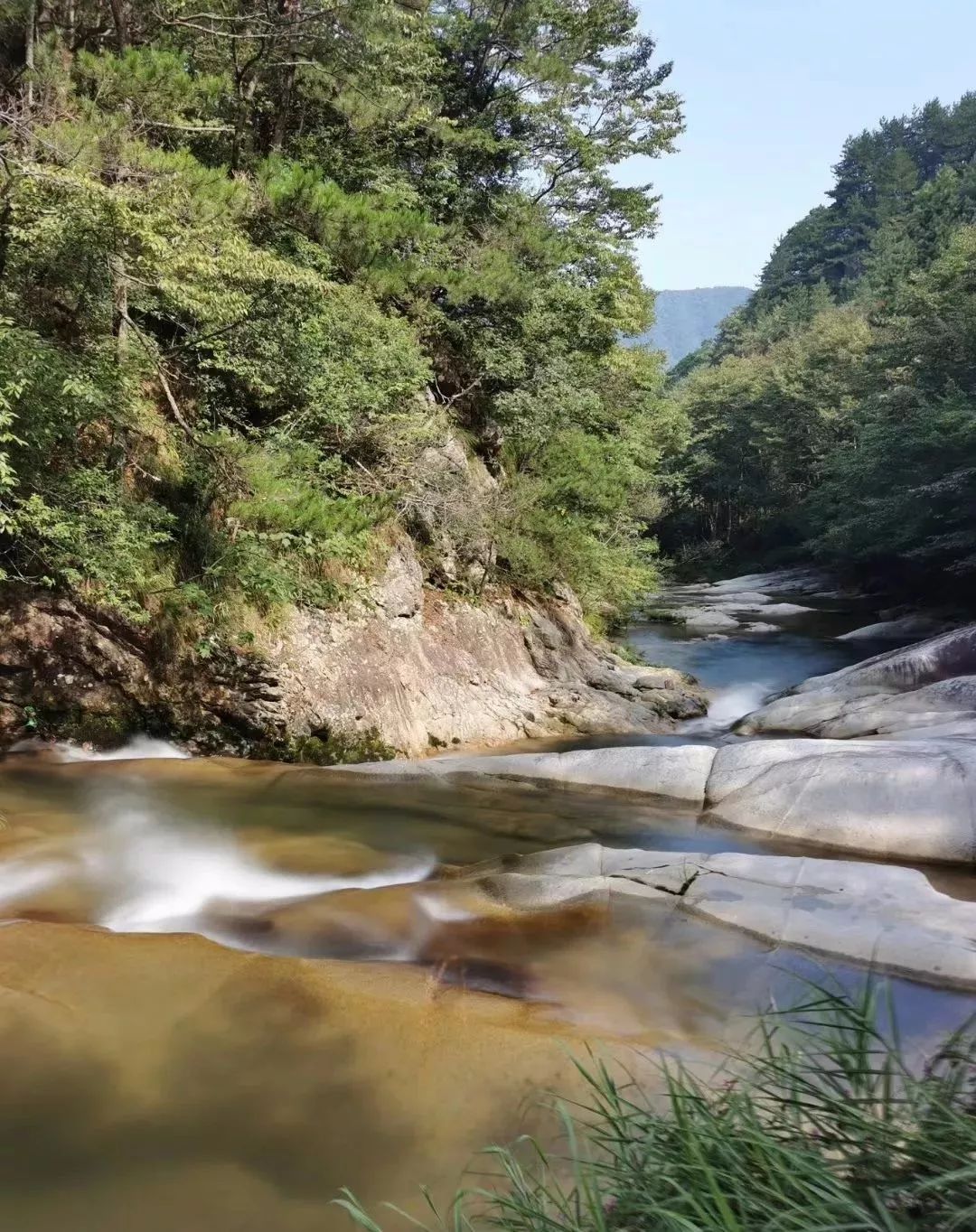 峽谷戲水,醉石林登山,棧道漫步隨心而行,恬淡慵懶這裡是英山的夏天