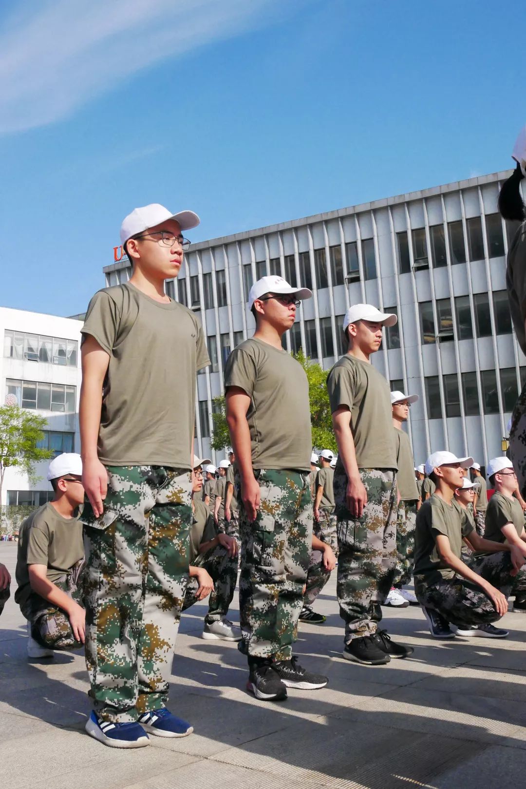 军训正当时纪律严如铁意志坚似钢沈阳市第二十中学2019级新生军训