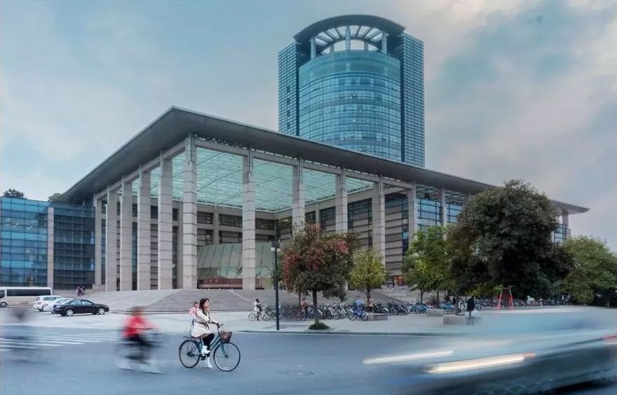 这里就是「浙江大学图书馆」没错,想必你已经猜到和为梦想付出的努力