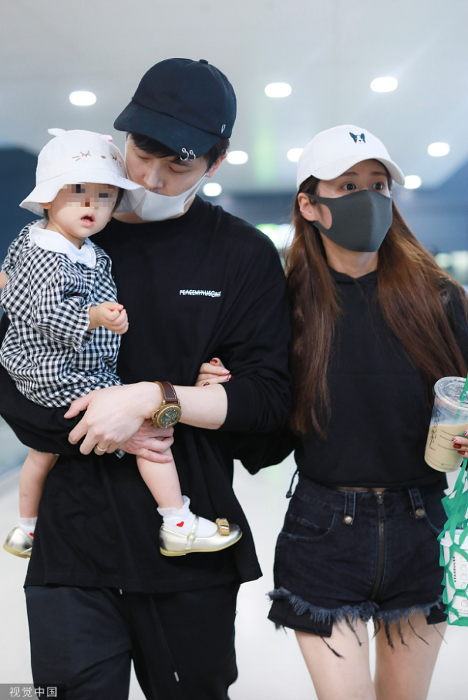 宠女狂魔付辛博全程抱娃小月亮颜值高太会抢镜了