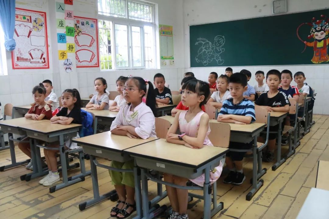 新生培训肖塘小学召开2019级新生及新生家长培训会