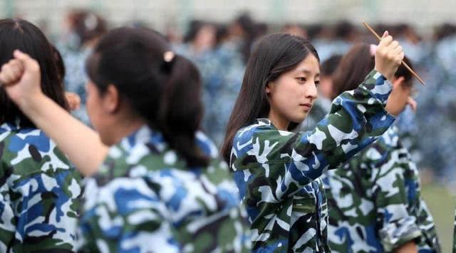 大一女生軍訓期間你和教官這件事不要做比師生戀還嚴重