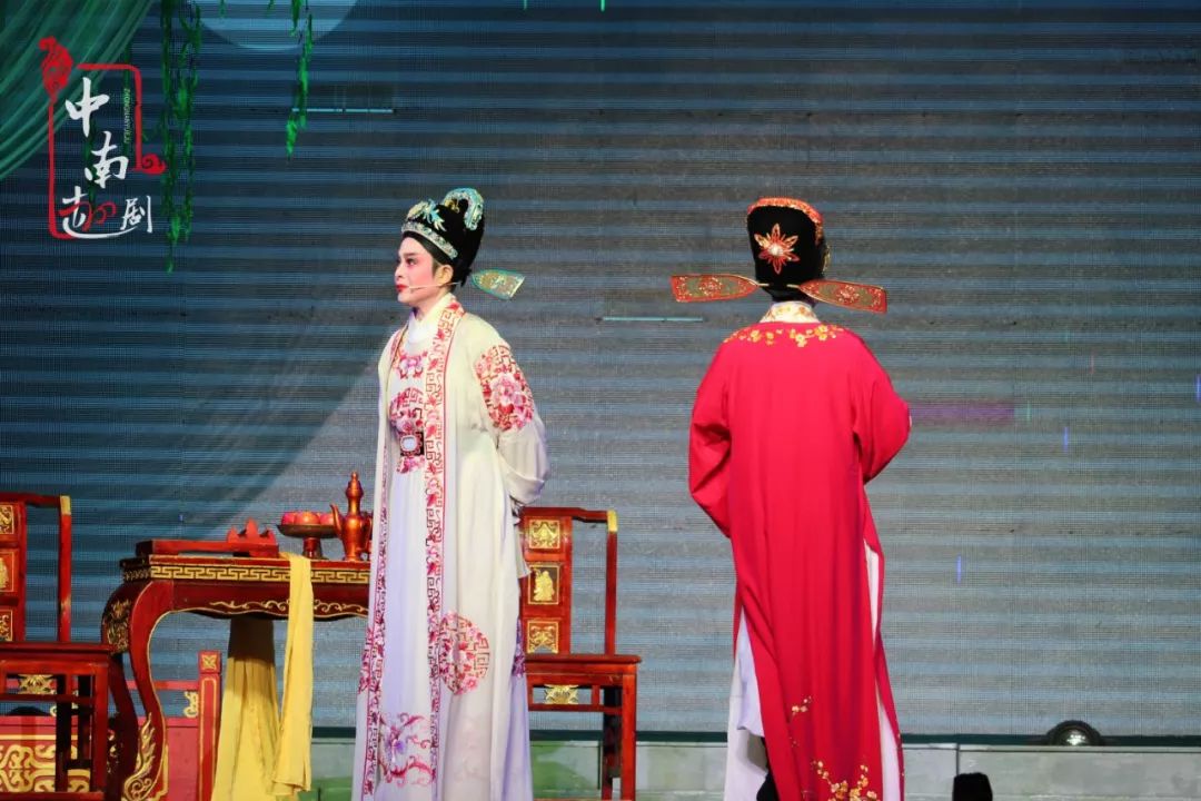 剧照赏析刘 秀 — 杨璐旦 饰皇 后 — 郭 飞 饰郭 匡 — 沈碧云 饰