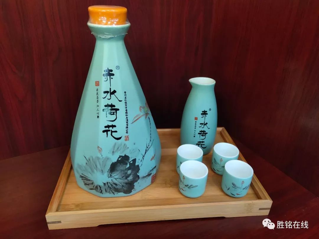 胜铭烟酒行赤水河畔酿珍露荷花盛开出美酒