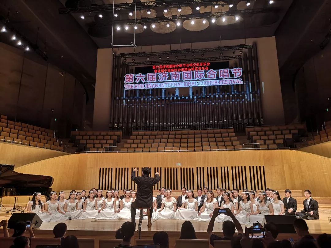 三大高校合唱团同台展演,各亮绝招赢得满堂喝彩