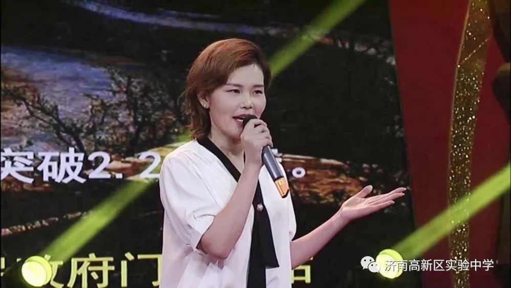 王若兰老师上场即以其稳重,大气的台风和场上感情饱满,节奏恰当