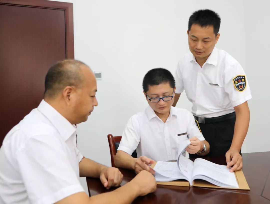 制服珍重每一滴汗水他们是思明劳动者的保护神