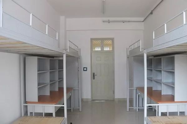 宿舍便是象牙塔中温馨的泊港它是朋友间分享快乐的天地亦是我们失落