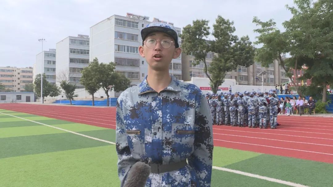 景泰二中举行2019级高一新生军训会操表演暨闭幕式