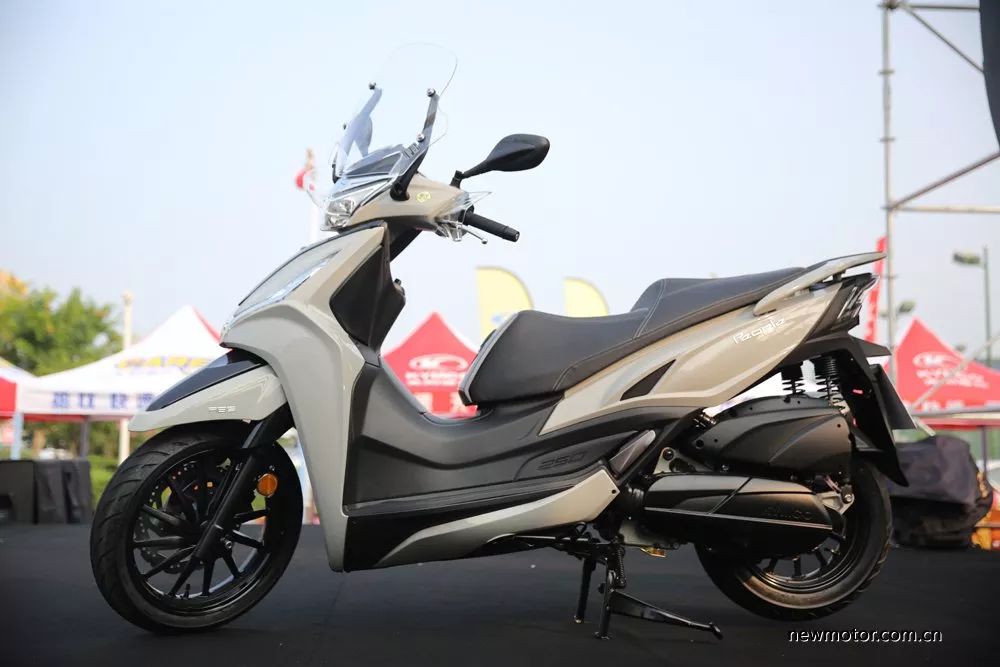 光阳people 250抢先体验,国内同级首款大轮踏板