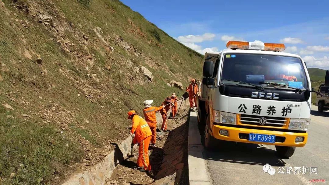 最美公路人甘肃甘南局合作公路段公路人