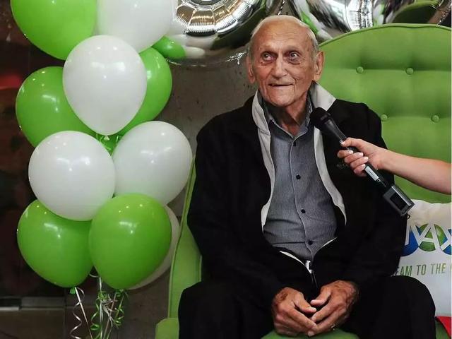 沾沾大爷喜气列治文6000万原来是他最近加拿大老人彩票运太好了