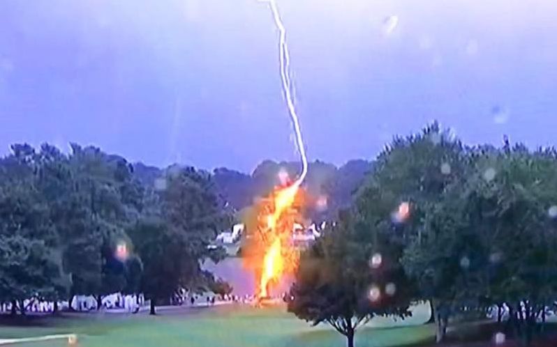 高尔夫巡回锦标赛遭雷击,4人受伤无生命危险