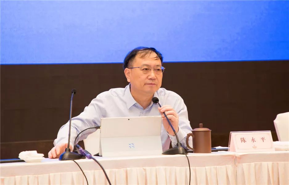 上海复兴高级中学陈永平校长结合自身实践和体会,结合复兴高级中学的