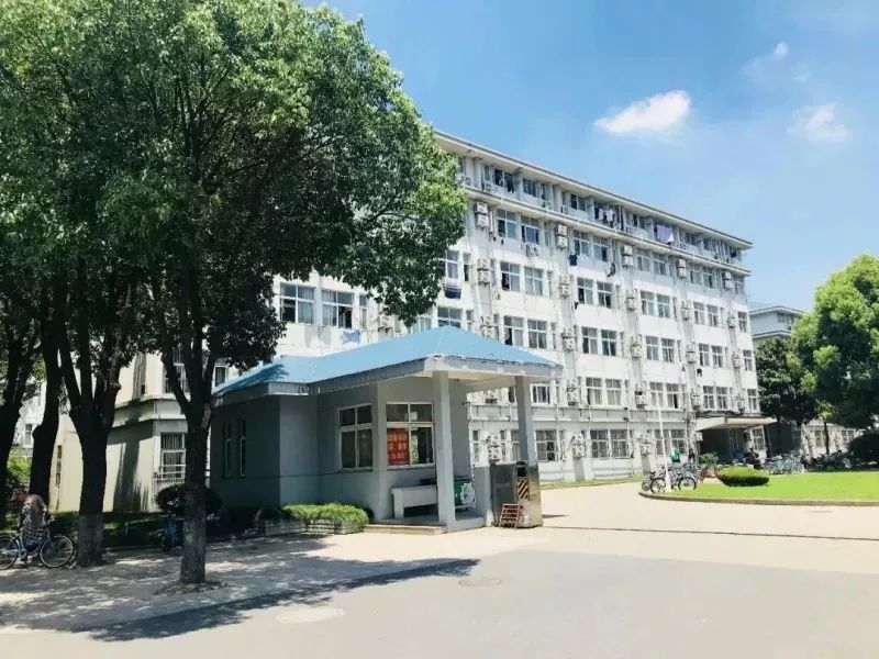 扬州大学文汇路校区图片