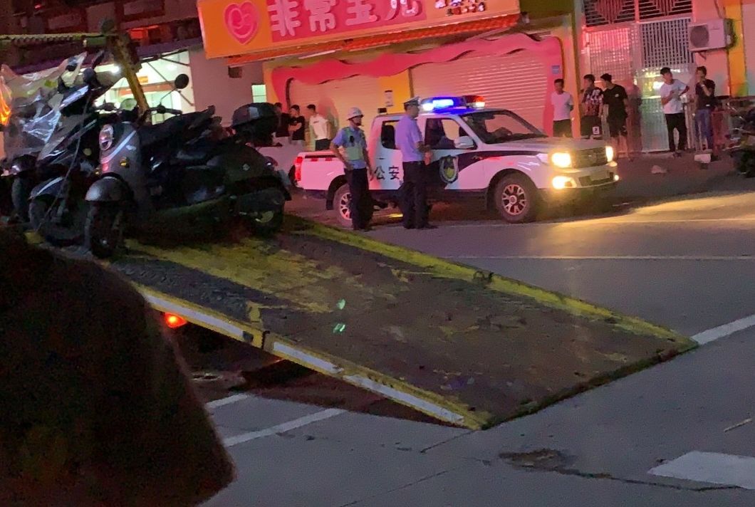 海丰一音乐吧发生斗殴事件,从室内战到街头!_梅陇