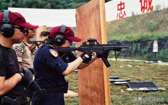 军事丨中国新型警用冲锋枪可以有效防止误伤无辜群众