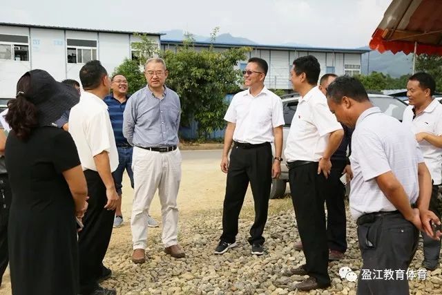 盈江县人民政府副县长张瑛,县教育体育局局长董礼明,以及州,县职业