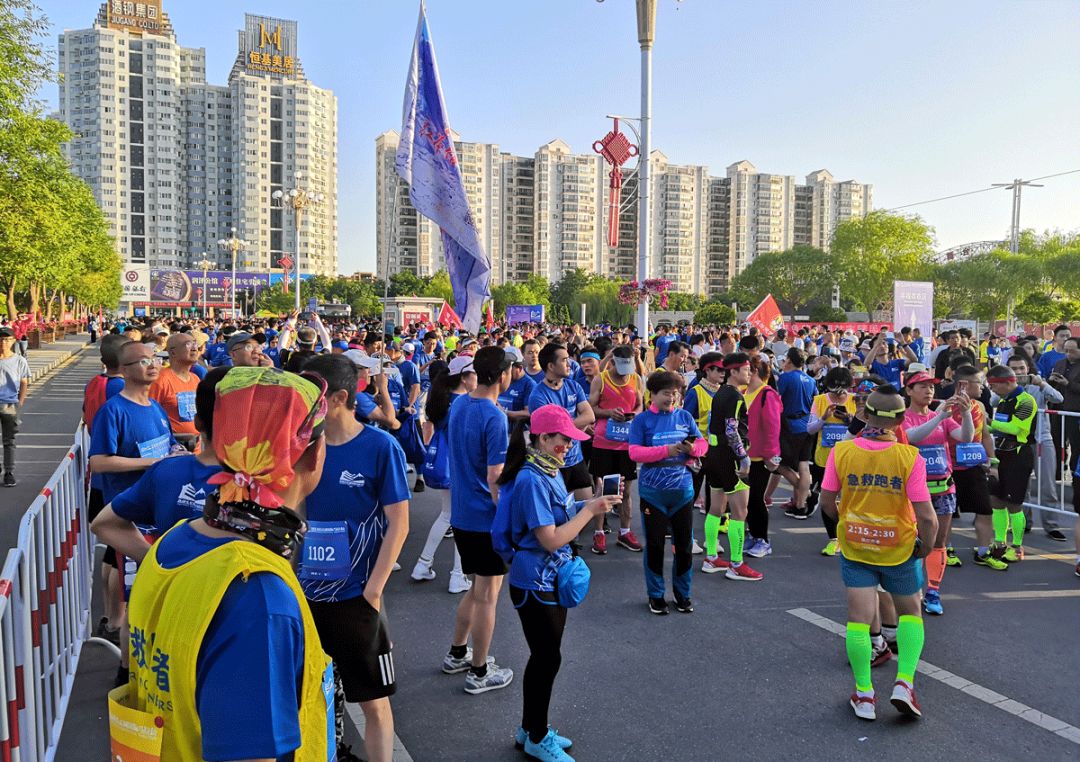 2019長城(嘉峪關)馬拉松燃情開跑,6000跑友共享奔跑盛宴,打造城市最